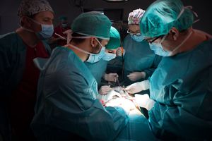 ALBANKA ŠOKIRALA BRITANCE: Prevarom BESPLATNO dobila transplantaciju bubrega koja košta 83.000 evra!