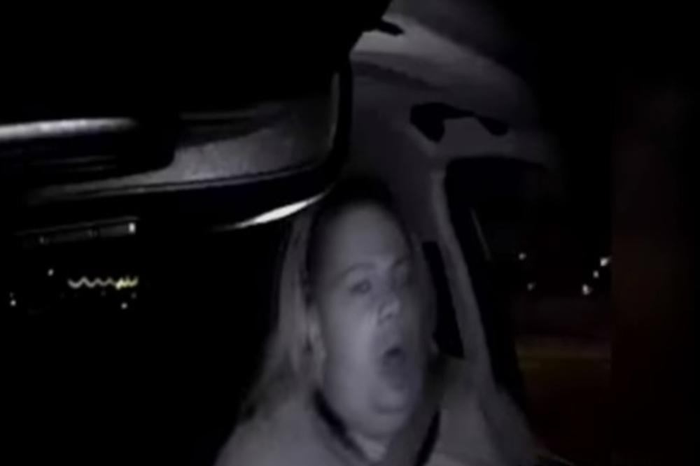(UZNEMIRUJUĆI VIDEO) PROCURIO SNIMAK JEZIVE NESREĆE: Vozač je gledao u telefon, a kada je podigao pogled bilo je kasno!
