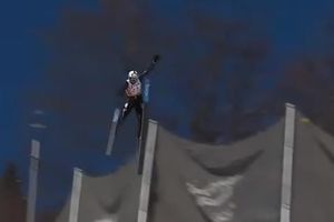 (VIDEO) STRAVIČNO! Drama u vazduhu: Italijanski skijaš za dlaku izbegao smrt!