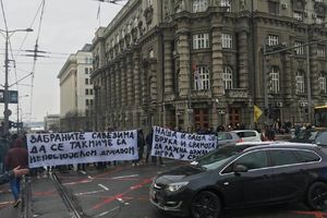 (KURIR TV) Navijači blokirali centar Beograda zbog utakmice rukometašica Srbije protiv tzv. Kosova