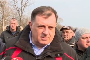 (VIDEO) DODIK OBIŠAO MLINARICE: Opasnost od probijanja nasipa prošla, nećemo dopustiti da ovde prođe voda!