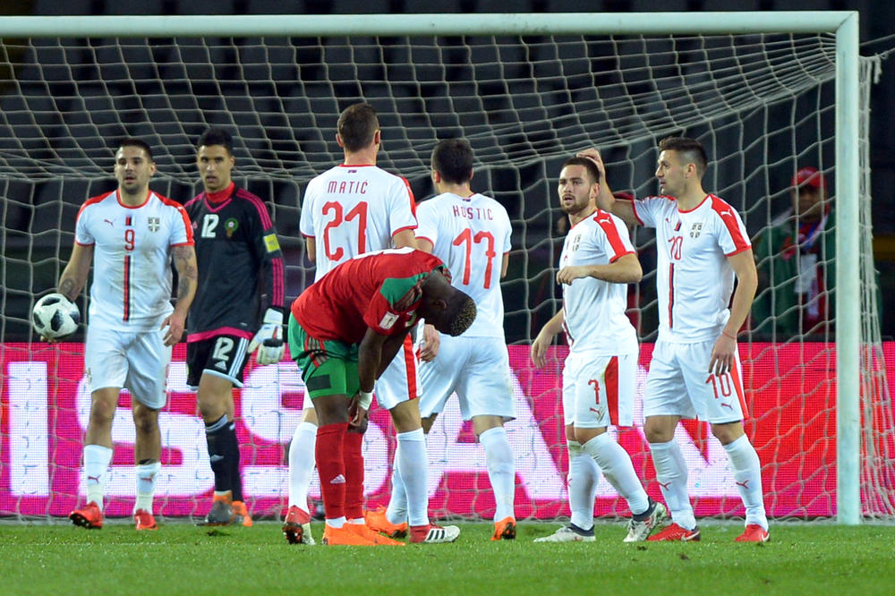 (FOTO) INTERNET GORI: Tviteraši osuli paljbu posle poraza Srbije od Maroka