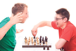 MATIRAO GA PESNICOM: Izbio oko poznaniku dok su igrali šah!