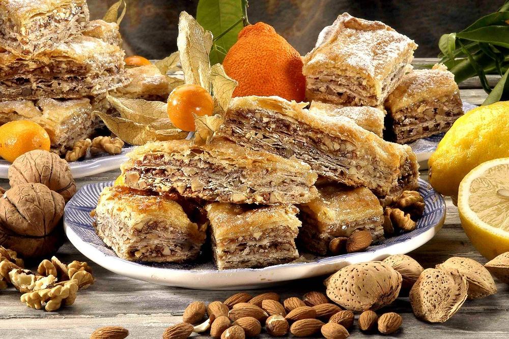 OVO JE NAJBOLJI RECEPT ZA BAKLAVU: Pravi se od 5 sastojaka i gotova je za POLA SATA!