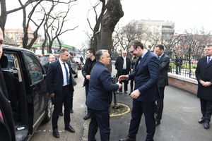 (FOTO) SVEČANOST U SUBOTICI: Vučić sa Orbanom na otvaranju sinagoge, okupljeni građani pozdravili dvojicu zvaničnika
