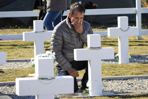 KONAČNO NAŠLI MIR: Identifikovani argentinski vojnici poginuli u Foklandskom ratu, porodice obišle grobove