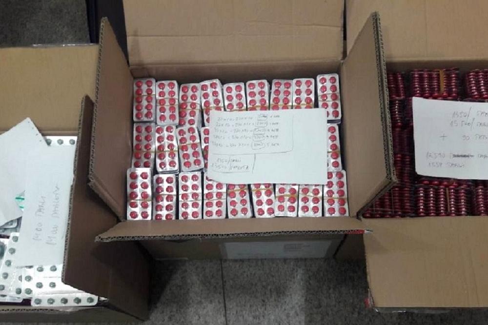 ZAPLENA NA AERODROMU NIKOLA TESLA: Carinici pronašli 41.000 opojnih lekova skrivenih u prtljagu