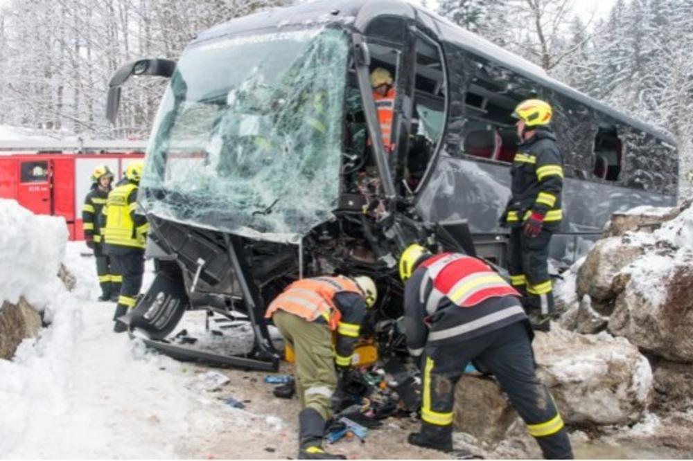 NESREĆA U ZAVEJANIM AUSTRIJSKIM PLANINAMA: Autobus udario u zid, 30 povređeno!