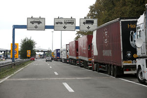 HAOS NA GRANICAMA: Kamioni na ulasku u Srbiju čekaju više od osam sati