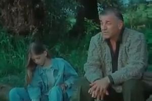 (VIDEO) 90-IH SMO PLAKALI UZ BATU I IVANU: Vesna je umirala od leukemije, a deda ju je lečio prirodom, evo kako danas izgleda devojčica iz filma Ptice koje ne polete!