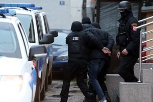 DRAMA U TUZLI: Pucali na policajce iz gasnog pištolja, 7 uhapšeno, među njima i MALOLETNICI