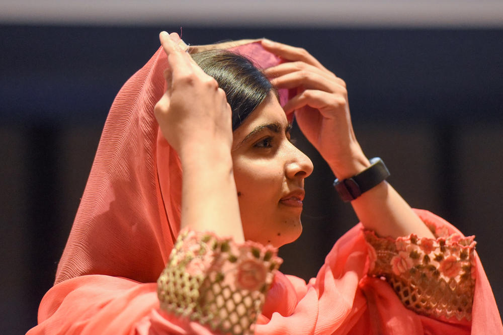 (VIDEO) SUZE RONI U RODNOJ ZEMLJI: Malala opet kod kuće, odmah briznula u plač i poslala snažnu poruku!