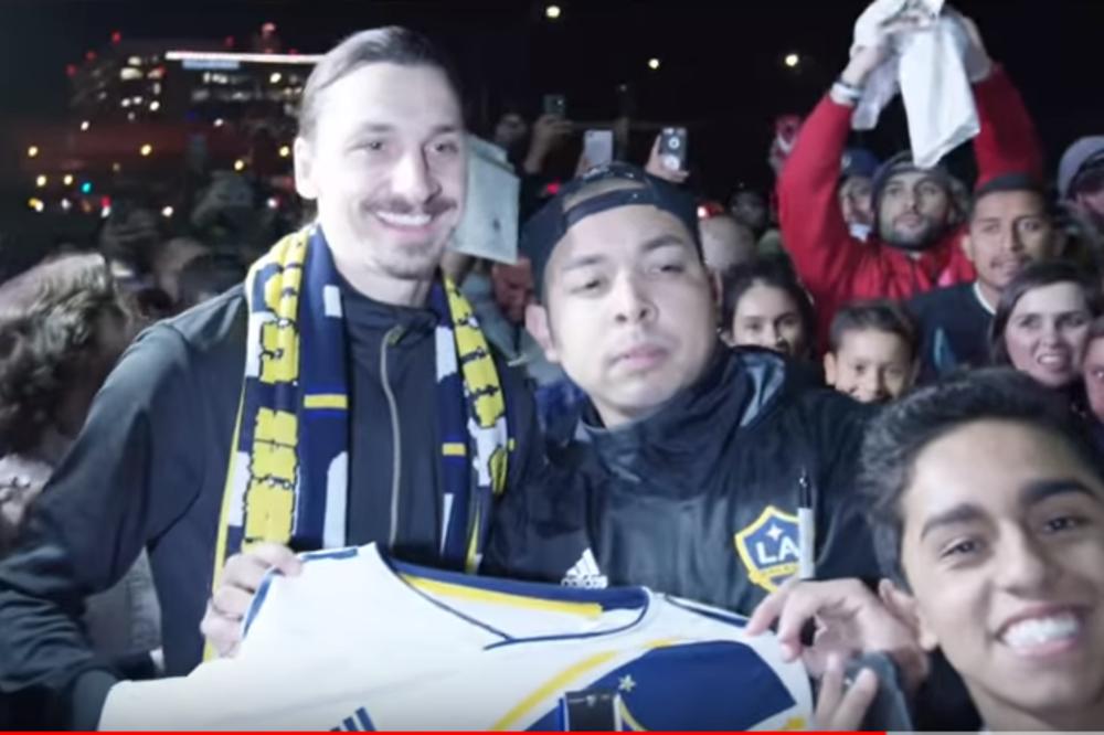 (VIDEO) OVAKAV DOČEK JOŠ NISTE VIDELI! Ludnica u Los Anđelesu: Stigao je Zlatan Ibrahimović!