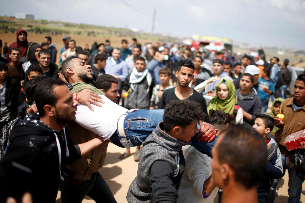 (VIDEO, FOTO) MASAKR U GAZI, PALESTINCI NAPALI IZRAELSKE VOJNIKE: 15 mrtvih, 1.400 povređenih u sukobu na izraelskoj granici!