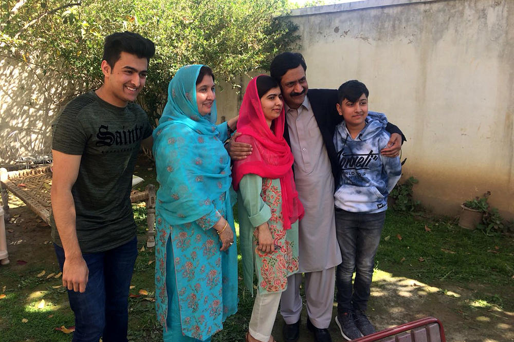 (VIDEO) PRVI PUT POSLE NAPADA TALIBANA: Malala posetila rodni grad u Pakistanu
