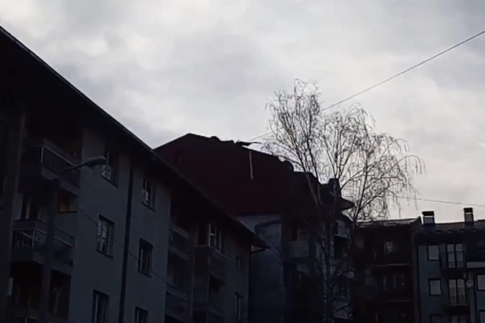(VIDEO, FOTO) STRAŠNO NEVREME PREKO DRINE STIGLO U SRBIJU: Bajina Bašta prva na udaru, olujni vetar čupao drveće i nosio krovove sa zgrada i kuća!
