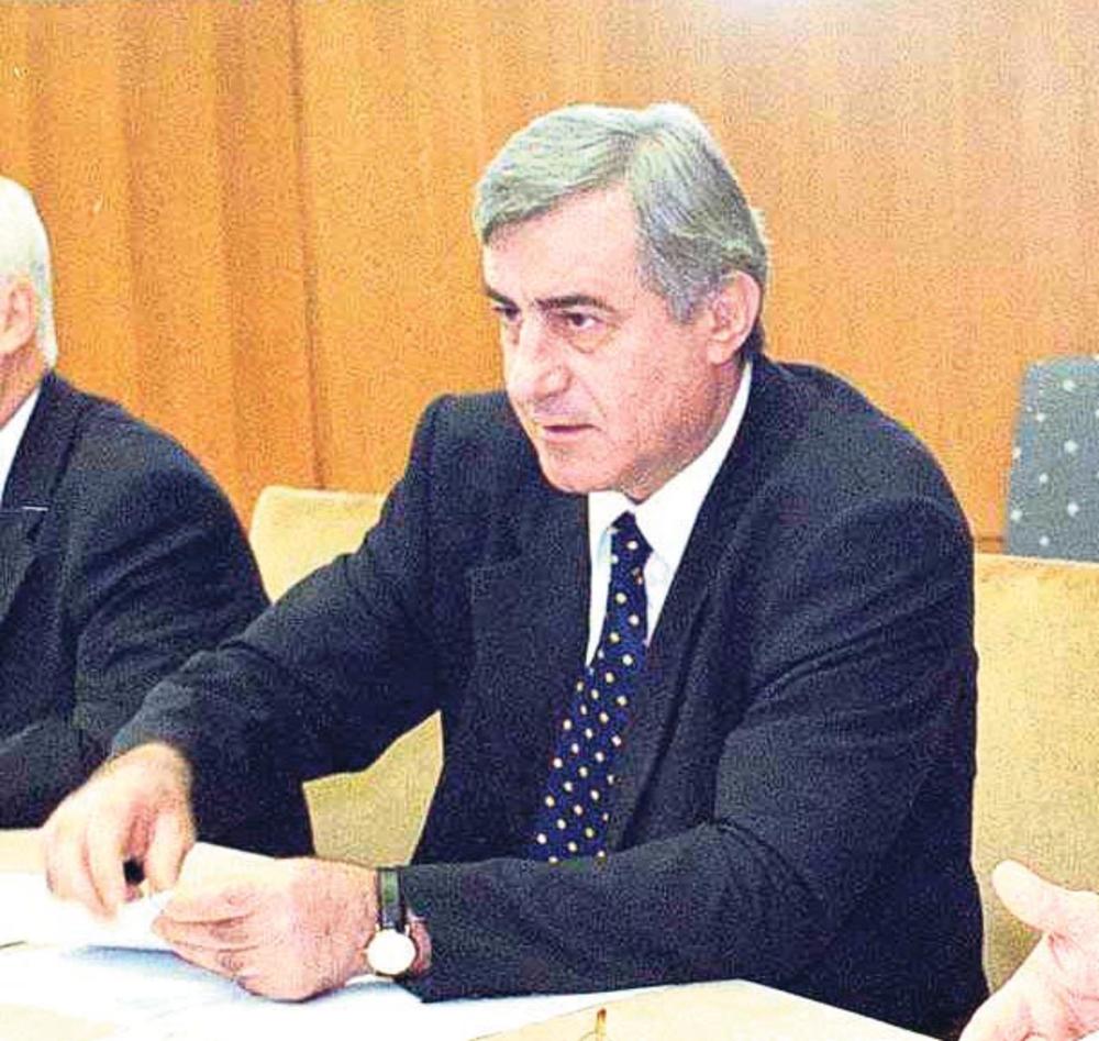 Sa isporukom moćnog oružja se stalo pošto su likvidirani tadašnji ministar odbrane Pavle Bulatović i posrednik u tom poslu