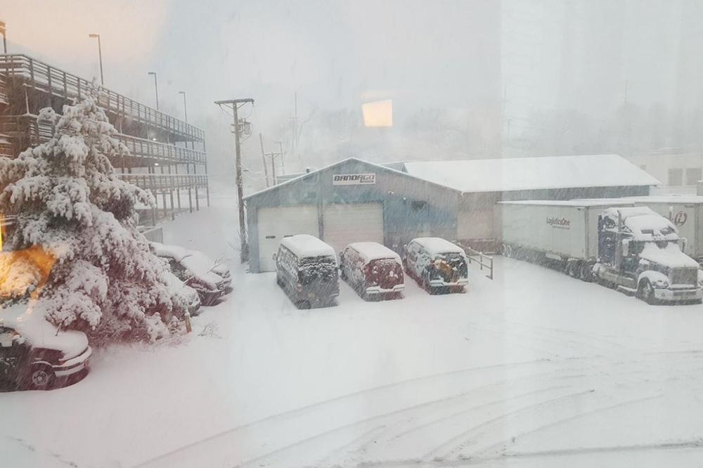 (VIDEO) KAO DA JE USRED JANUARA: Njujork osvanuo pod debelim slojem snega!