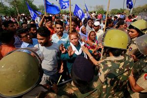 (VIDEO) SEDAM MRTVIH U PROTESTIMA U INDIJI: Najniža kasta neće više da trpi ponižavanja