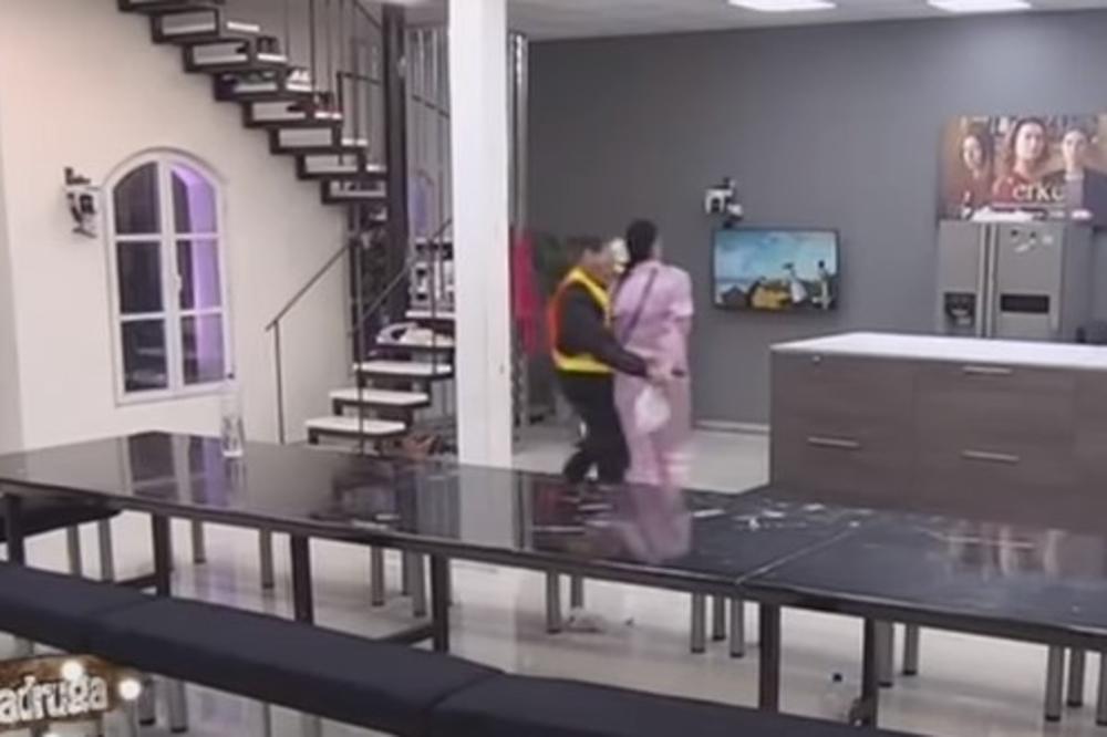 (VIDEO) NAPRAVILA HAOS: Saška Karan lomila sve po kući zbog jedne čokolade!