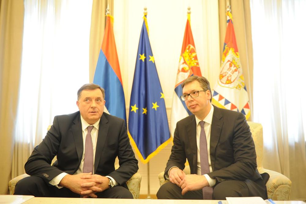 SUSRET NA ANDRIĆEVOM VENCU: Vučić razgovarao sa Dodikom o situaciji u regionu
