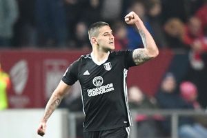 SRBIN VEĆ RAZBIJA: Mitrović dao gol i asistirao u remiju Fulama sa Seltom (VIDEO)
