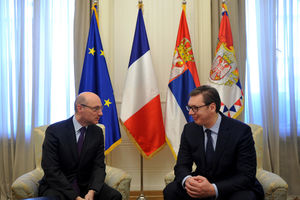 VUČIĆ SE SASTAO SA AMBASADOROM FRANCUSKE: Srbija odlučna da sprovodi ekonomske reforme i napreduje na evropskom putu