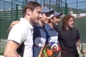 (VIDEO) MAJSTORI FUDBALA U BELOM SPORTU: Pogledajte kako su se Toti i Pujol snašli u tenisu