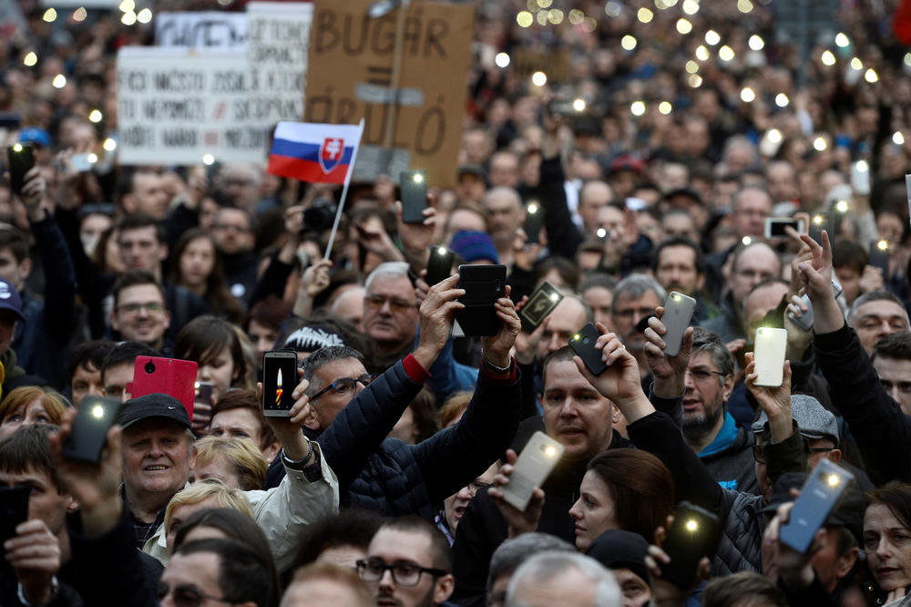 (FOTO) SLOVAČKA SE NE SMIRUJE: Antivladini protesti širom zemlje, traže smenu načelnika policije