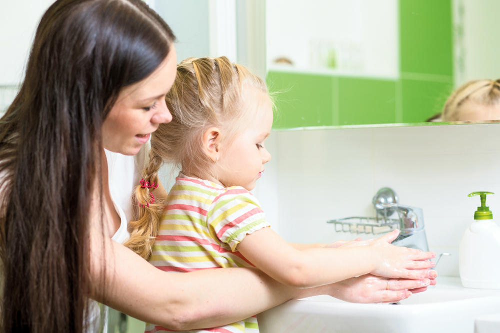 majka, dete, učitelj, navike, vaspitanje, pranje ruku, pranje zuba, zubi, ruke