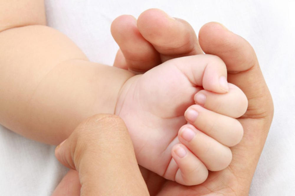 POKLONI ZA BEBE I MAJKE: Paketiće će dobiti mališani, rođeni do naredne srede, kao i njihove majke