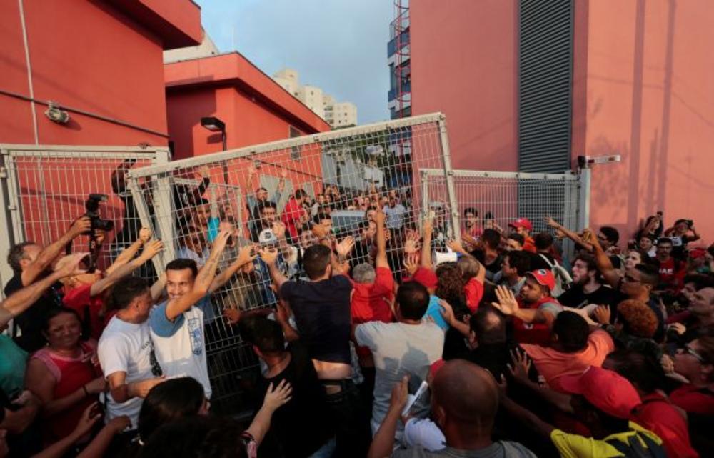 Pristalice bivšeg brazilskog predsednika blokiraju ulaz u sindikat