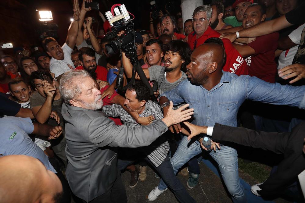 PREDAO SE BIVŠI PREDSEDNIK BRAZILA: Lula da Silva stigao u zatvor!