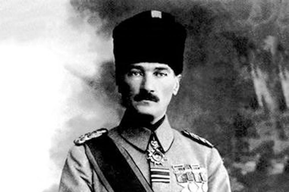 BEZ NJEGA NE BI POSTOJALA MODERNA TURSKA: Otac nacije - Mustafa Kemal Ataturk je bio hrabar, opasan, voleo alkohol i žene VIDEO