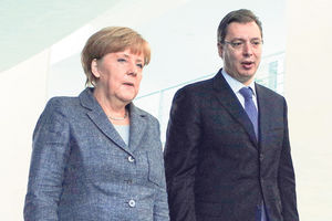 TEŠKA BITKA ZA KOSOVO: Merkelova s Vučićem traži trajno rešenje za pokrajinu