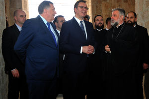 OBNOVA SRPSKE SVETINJE   Vučić, Dodik  i vladika Grigorije obišli crkvu Svete trojice u Mostaru (FOTO)