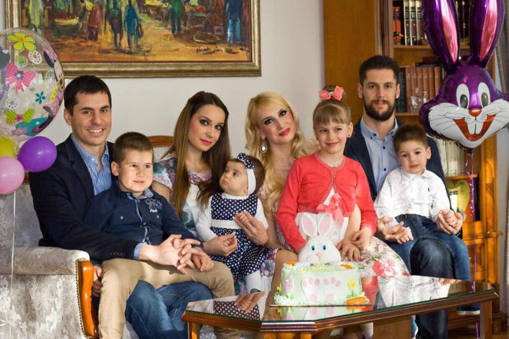 DVOSTRUKA RADOST: Raspevano porodično slavlje sestara Gobović