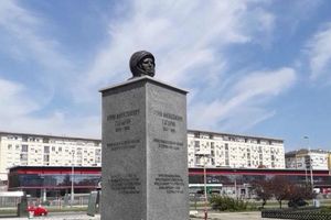 (FOTO) OTKRIVENO ŠTA ĆE SE NALAZITI NA TOM MESTU: Uklonjen spomenik Juriju Gagarinu na Novom Beogradu, evo kako je došlo do greške!