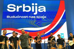 (KURIR TV) Dejan Petrović trubom dočekao predsednika Vučića u Mostaru