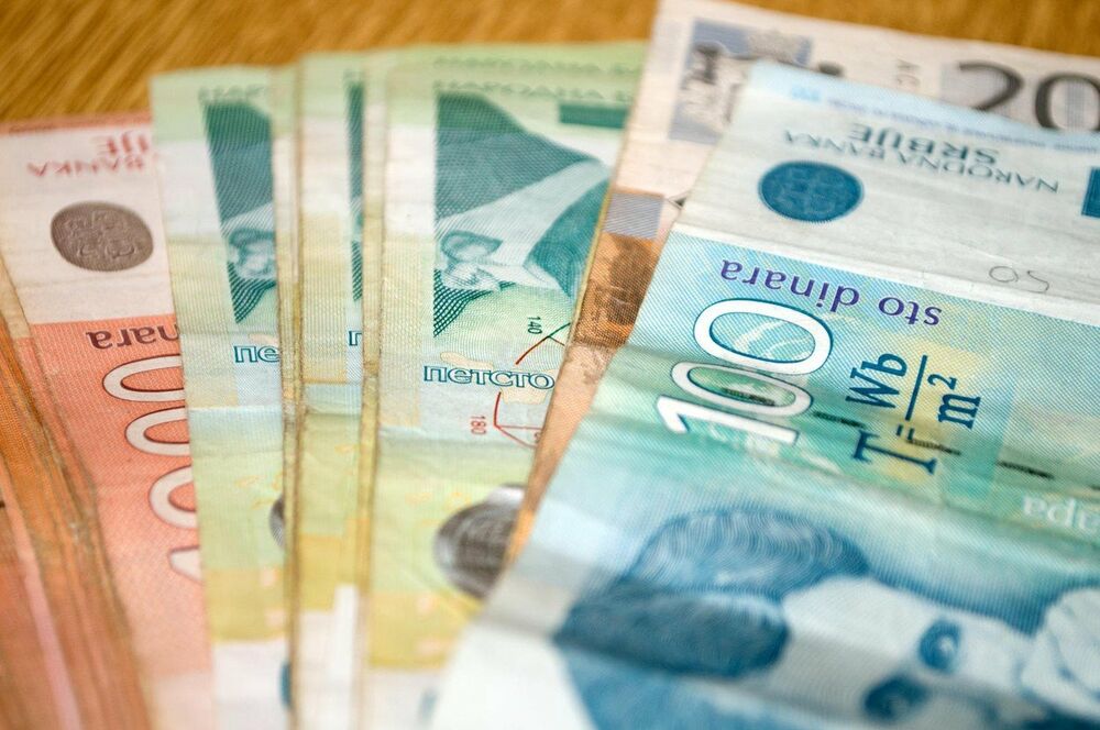 NBS: Evro danas 117,58 dinara po srednjem kursu