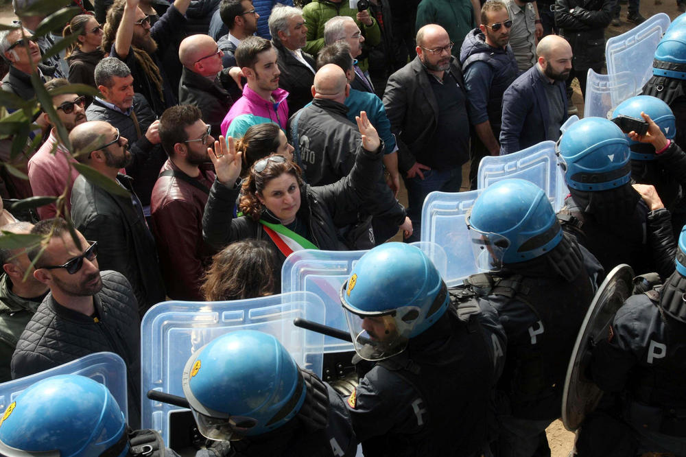 POVREĐENI POLICAJCI: Sukobi na protestu zbog gasovoda u Italiji