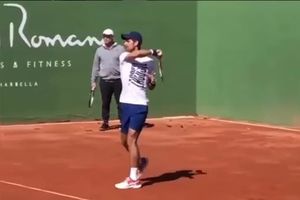 (VIDEO) OP, OP KO JE TO SA NOVAKOM NA TRENINGU: Evo ko Đokoviću drži časove tenisa