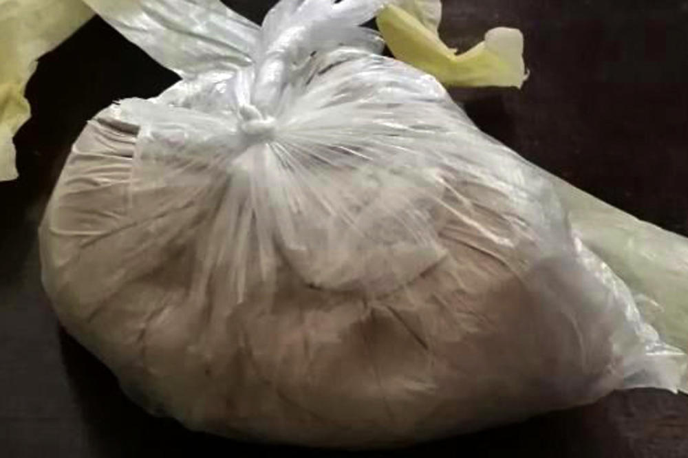 (FOTO) BEOGRADSKA POLICIJA UHAPSILA MLADIĆA IZ POŽAREVCA ZBOG DROGE: Našli mu 400 grama heroina u kesi