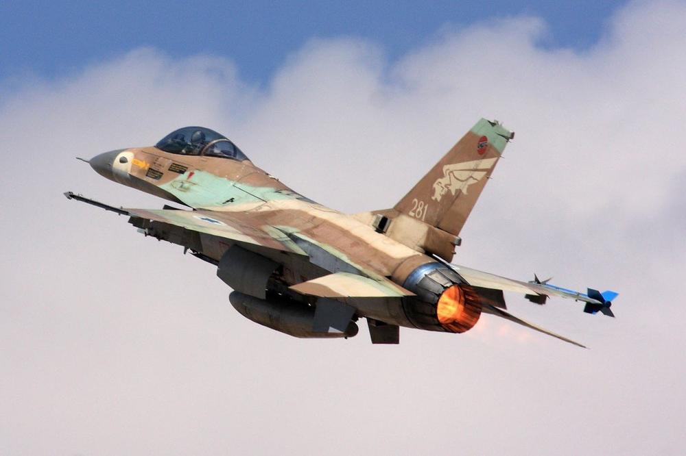 IZRAELSKI AVIONI PONOVO NAPALI: Meta osam vazdušnih udara bio je pojas Gaze! (FOTO)