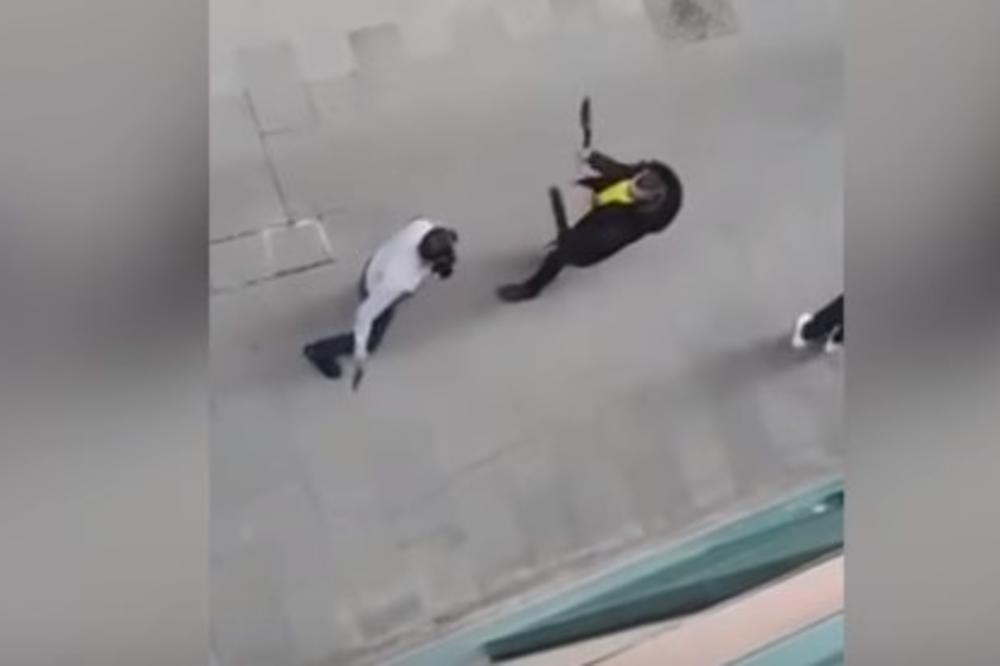 (UZNEMIRUJUĆI VIDEO) ŠPANSKI NARKO-DILERI KRVAVO BRANE TERITORIJU: Usred dana potegli mačete, policija kasno stigla