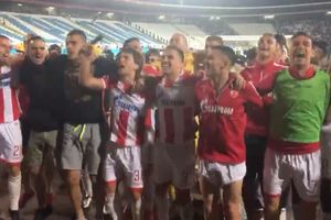 (KURIR TV) LUDNICA NA SEVERU: Pogledajte slavlje fudbalera i navijača Crvene zvezde posle pobede u derbiju