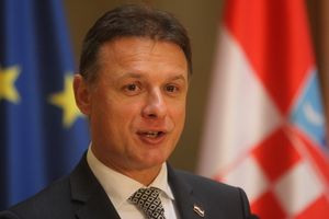 DELEGACIJA HRVATSKOG SABORA NAPUSTILA BEOGRAD Jandroković: Nismo videli da je Šešelj gazio hrvatsku zastavu, to je saopštila njegova stranka