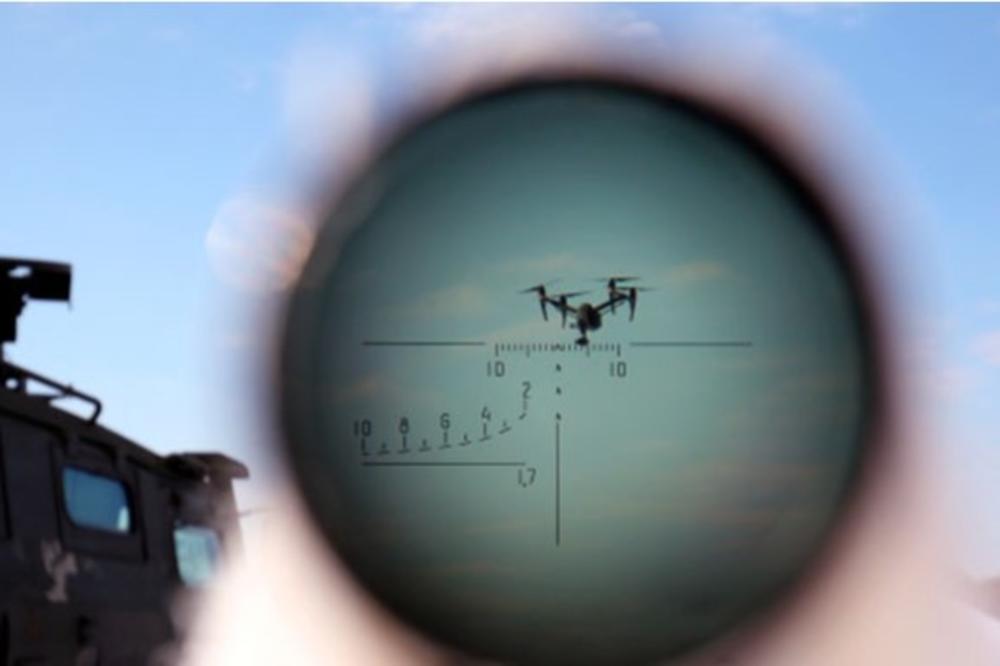 (VIDEO) RUSIJA IMA NOVO MOĆNO ORUŽJE: Od njega dronovi načisto polude, stavljena tačka na njihovu nedodirljivost!