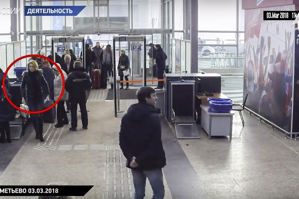 (VIDEO) OVO SU POSLEDNJI MOMENTI JULIJE SKRIPALJ U RUSIJI: Kamere je uhvatile kako se šeta na aerodromu, istražitelji nisu našli nikakav otrov!