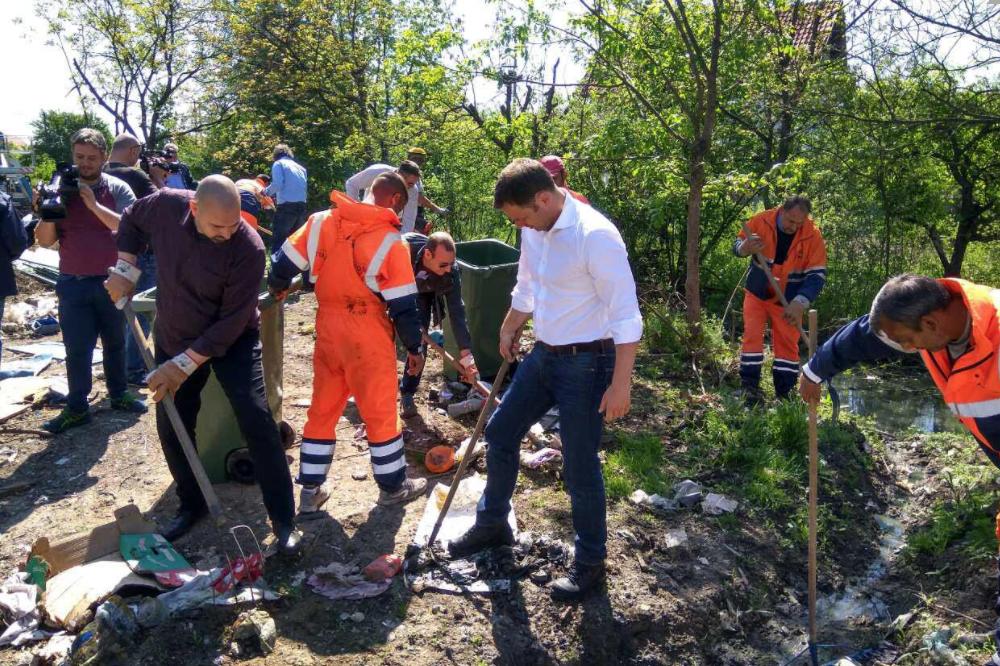 (FOTO) POČELA PROLEĆNA AKCIJA ČIŠĆENJA: Do leta će biti uklonjeno 350 divljih deponija u Beogradu